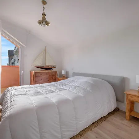 Sur Le Quai De Pornic, Pour 4 *