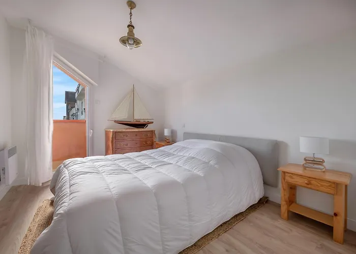 Sur Le Quai De Pornic, Pour 4 *