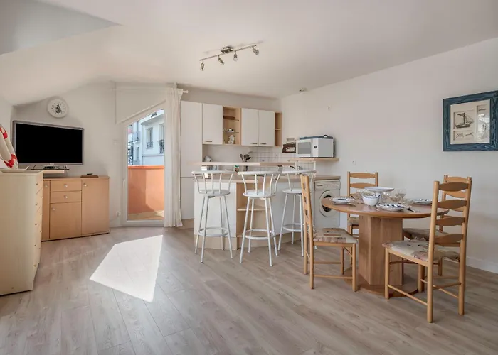 Sur Le Quai De Pornic, Pour 4 Порник